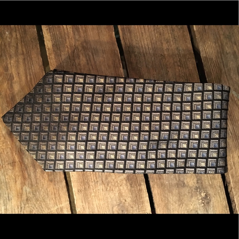 Men’s Italian silk tie.